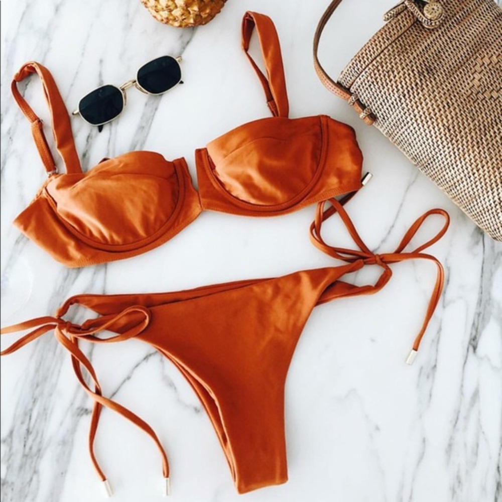ISO clovelly Top and bottoms